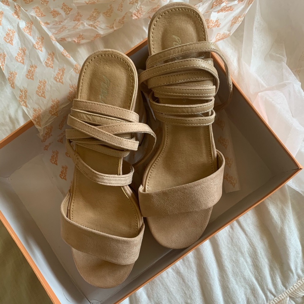Heels - Picture 5 of 6